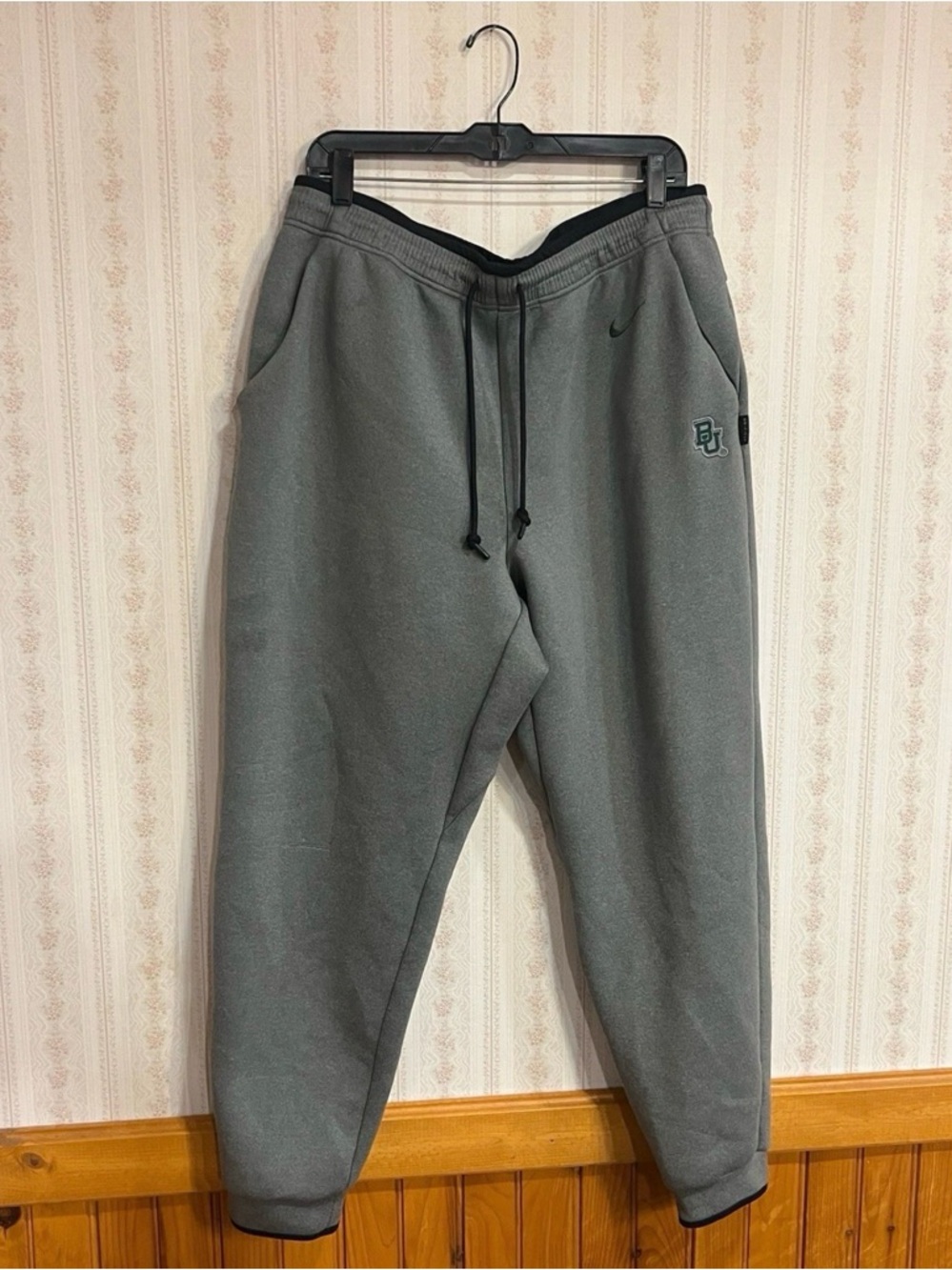 Nike Men’s Gray Baylor Jogger Sweatpants